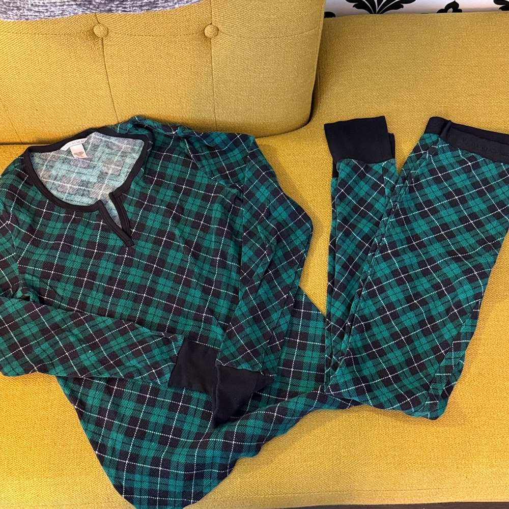VS Green and Black Buffalo plaid Pajama set ❤️ - Picture 2 of 7